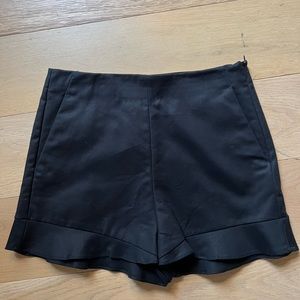 ZARA Scallop Shorts with Pockets - size M